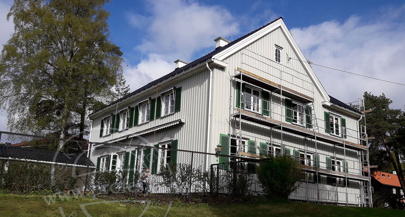 Tidemand-Ris-husmaling-store-hus-grønn-malerfirma-oslo