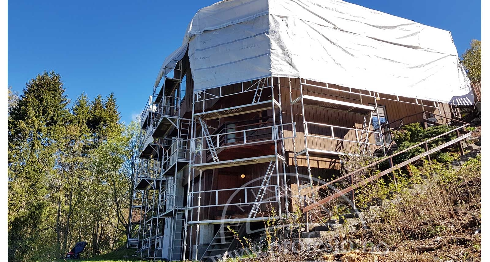 utvendig husmaling i fargen brun - male hus husmaling - malerfirma oslo